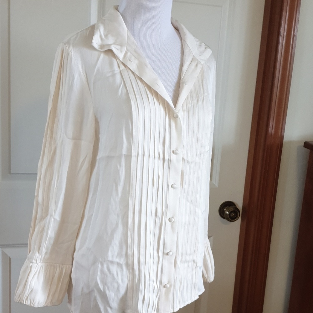 ALICE + OLIVIA cream silk blouse with pleating